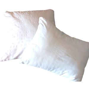 Set of 2 White Throw Pillows EUC